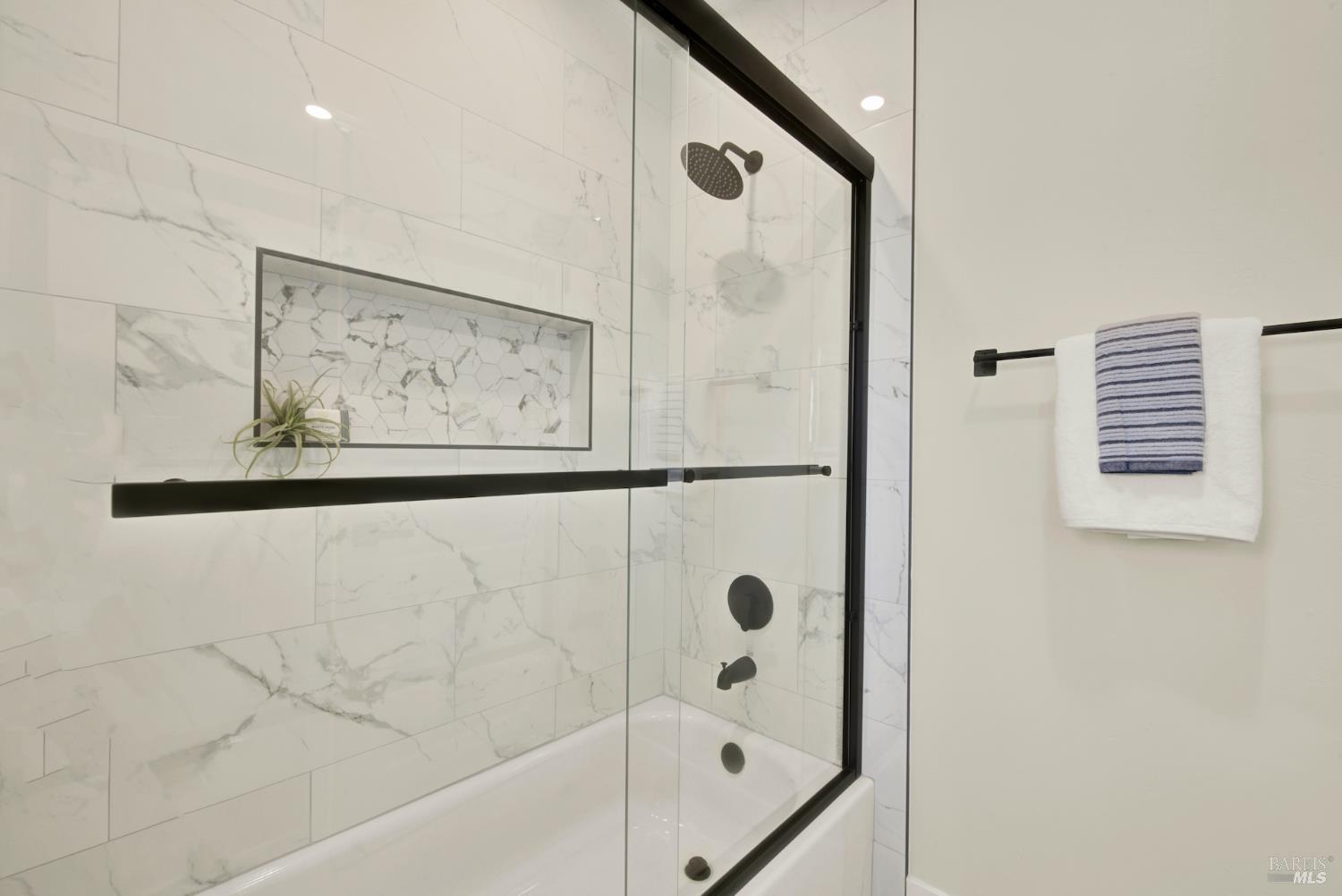 Detail Gallery Image 34 of 65 For 225 Gary Cir, Vallejo,  CA 94591 - 3 Beds | 1 Baths