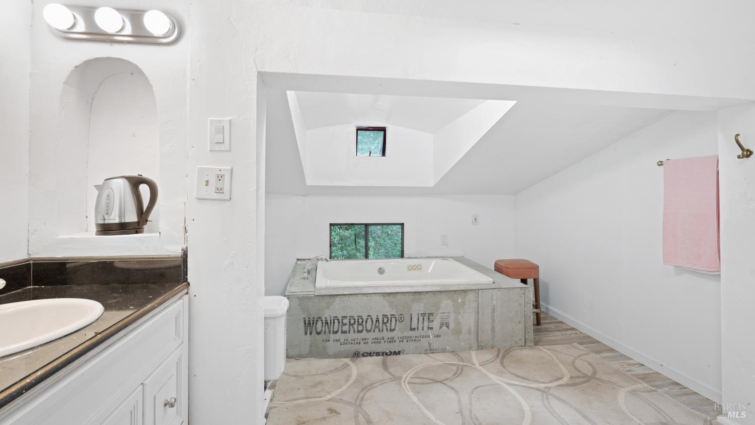 Detail Gallery Image 25 of 90 For 7456 Sir Francis Drake Blvd, Lagunitas,  CA 94938 - 4 Beds | 5 Baths