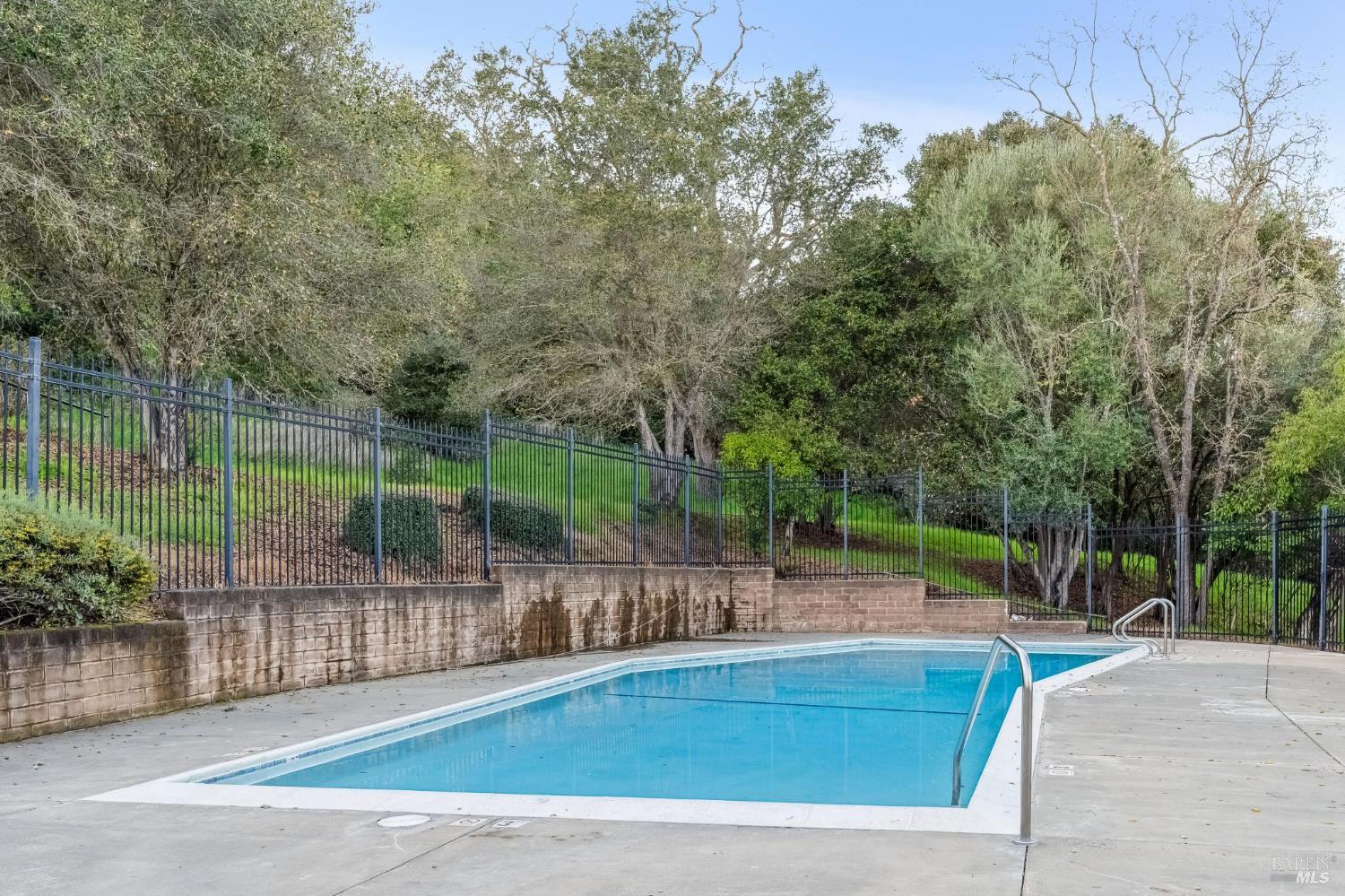 Detail Gallery Image 33 of 38 For 118 Oliva Ct #C,  Novato,  CA 94947 - 2 Beds | 1/1 Baths