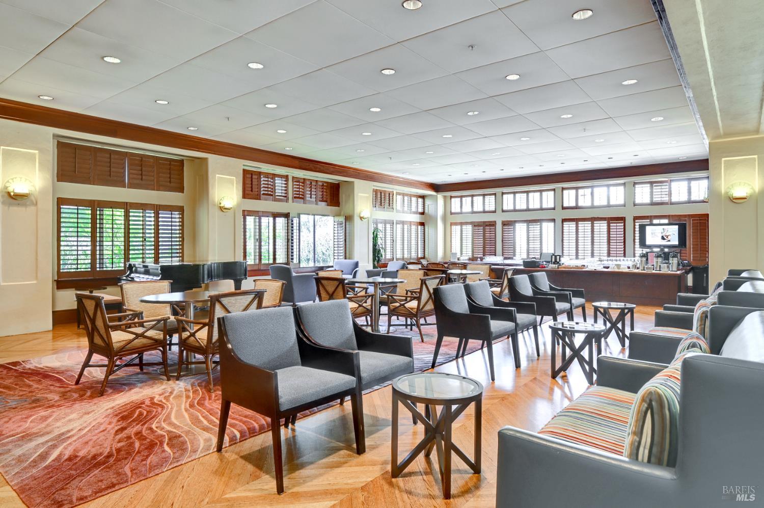 Detail Gallery Image 11 of 18 For 600 Deer Valley Rd 3e,  San Rafael,  CA 94903 - 1 Beds | 1 Baths