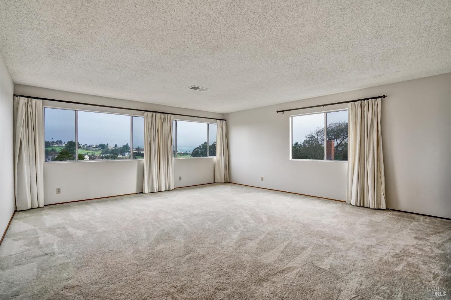 Detail Gallery Image 24 of 41 For 97 Carlisle Way, Benicia,  CA 94510 - 4 Beds | 3 Baths