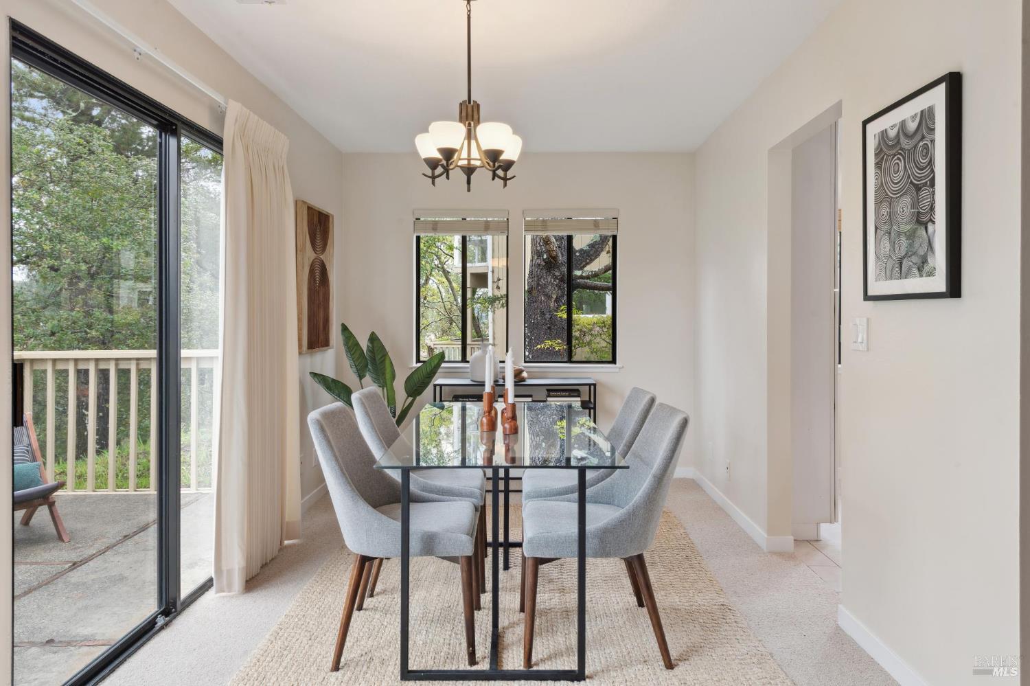 Detail Gallery Image 4 of 36 For 3 Fielding Cir, Mill Valley,  CA 94941 - 2 Beds | 2 Baths