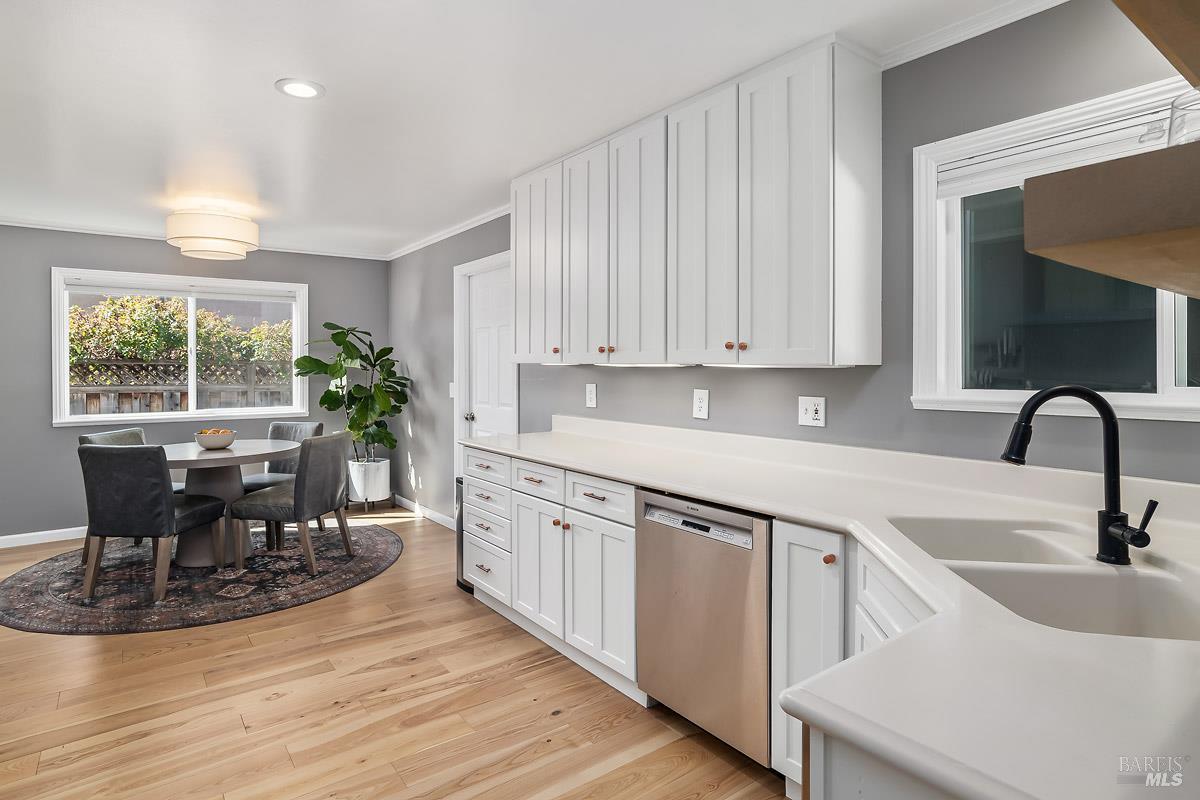 Detail Gallery Image 8 of 25 For 232 San Carlos Way, Novato,  CA 94945 - 4 Beds | 2 Baths