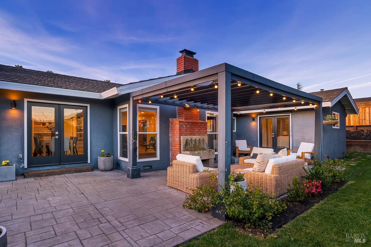 Detail Gallery Image 17 of 25 For 232 San Carlos Way, Novato,  CA 94945 - 4 Beds | 2 Baths