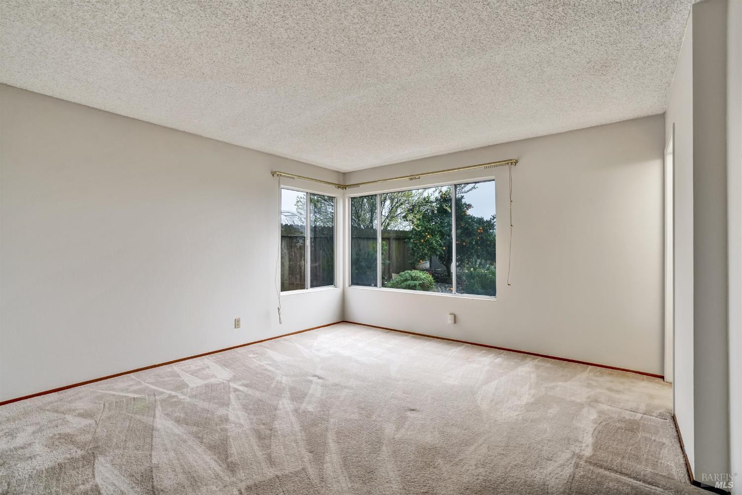 Detail Gallery Image 16 of 41 For 97 Carlisle Way, Benicia,  CA 94510 - 4 Beds | 3 Baths