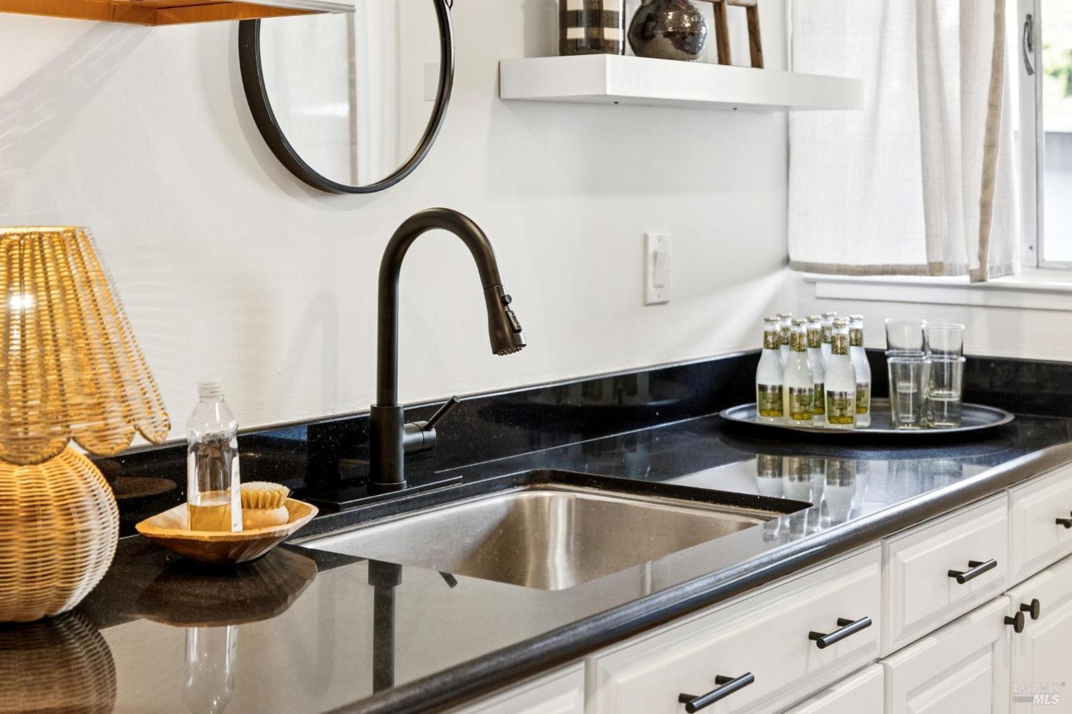 Detail Gallery Image 10 of 31 For 61 Pixley Ave #2,  Corte Madera,  CA 94925 - 2 Beds | 1 Baths