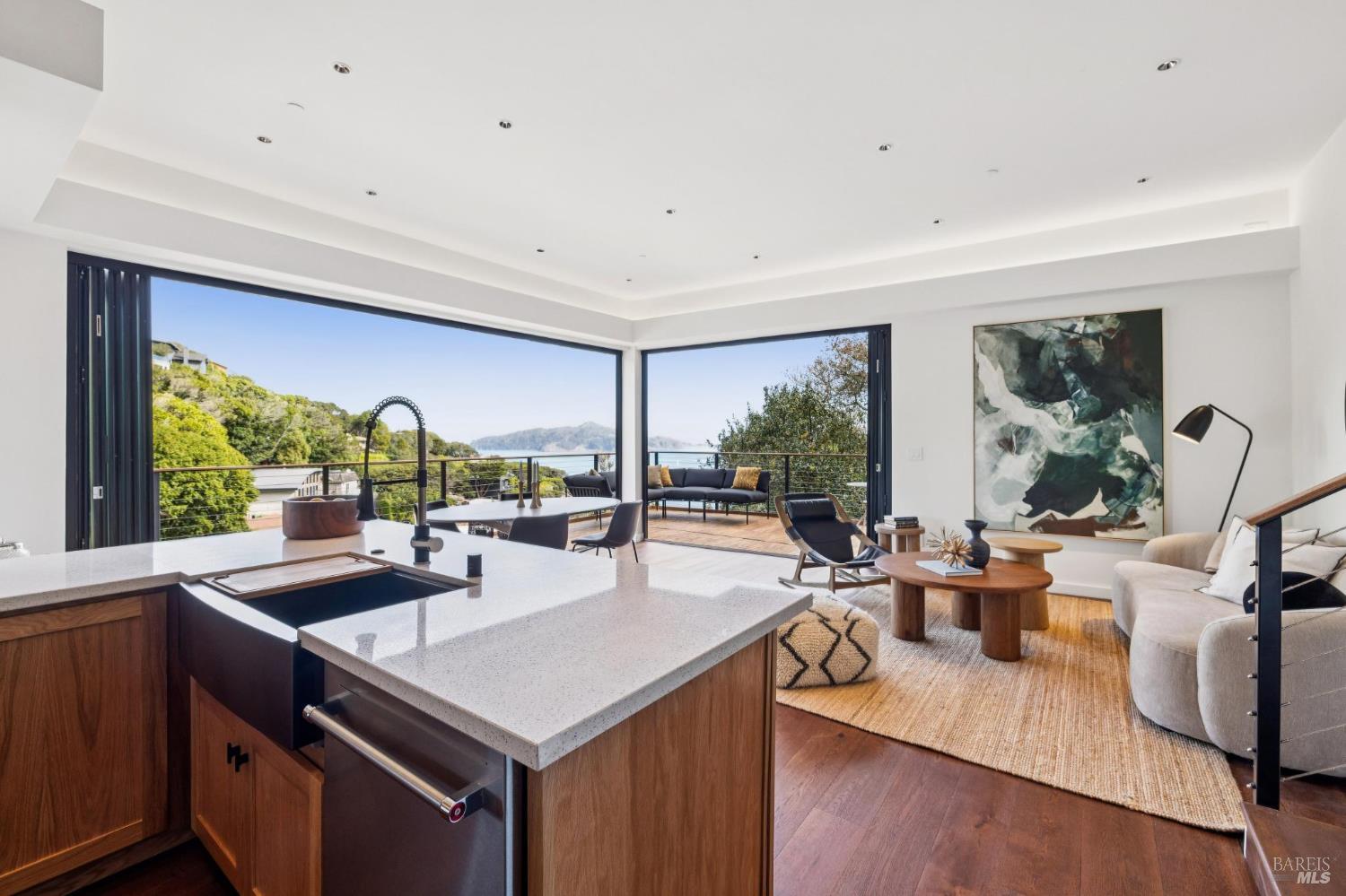 Detail Gallery Image 11 of 37 For 448 Sausalito Blvd, Sausalito,  CA 94965 - 2 Beds | 2 Baths