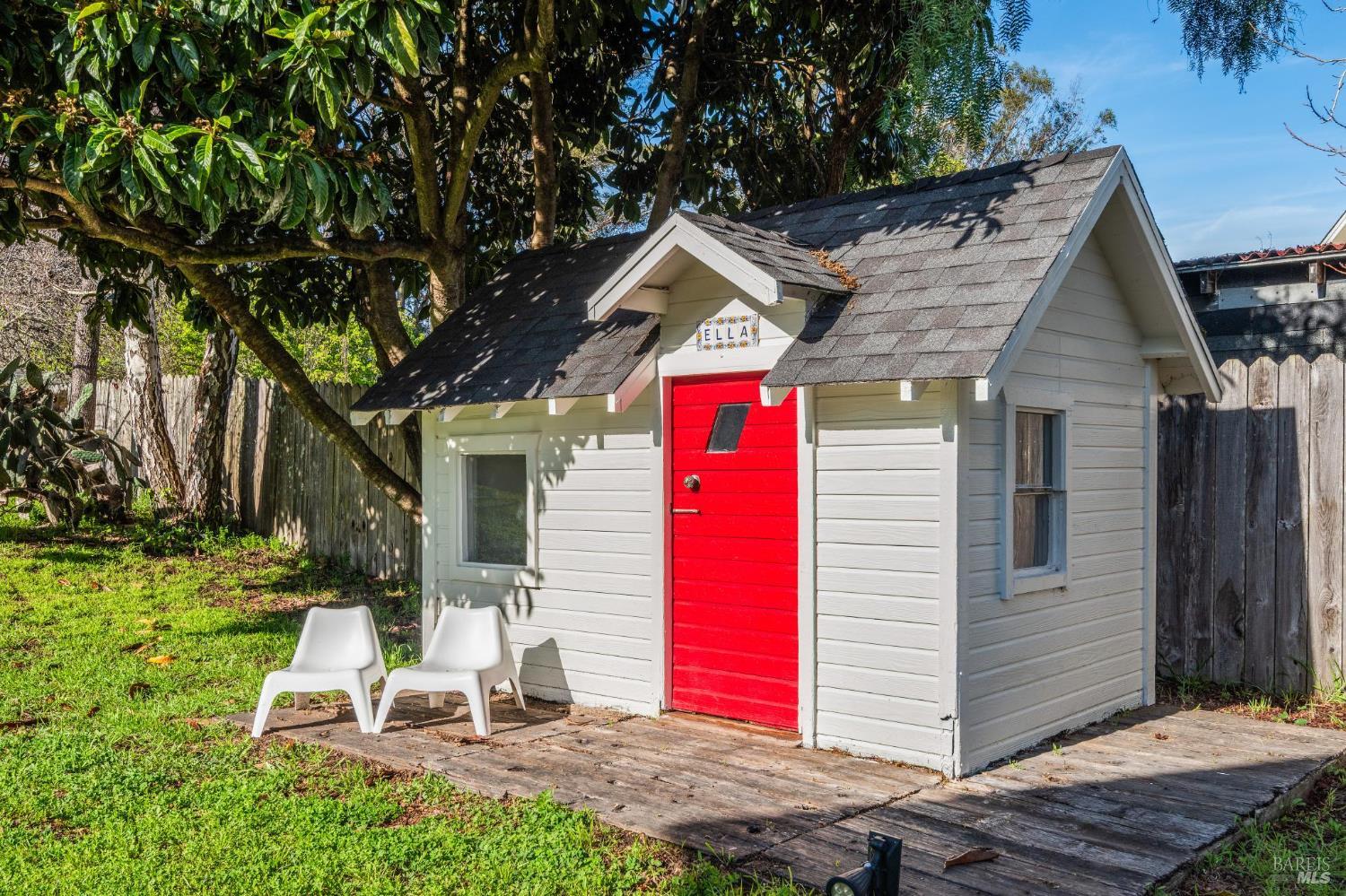 Detail Gallery Image 20 of 28 For 700 B St, Point Reyes Station,  CA 94956 - 3 Beds | 1/1 Baths