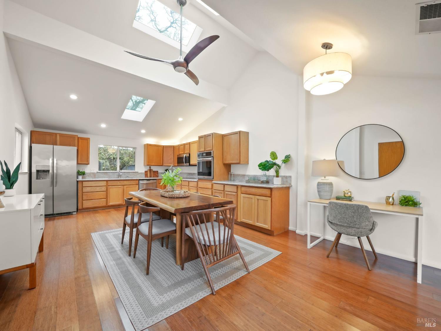 Detail Gallery Image 2 of 27 For 16 Cherry Hill Ln, Novato,  CA 94945 - 2 Beds | 2 Baths