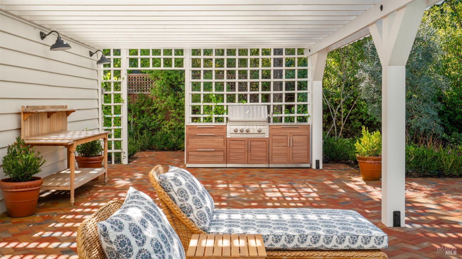 Detail Gallery Image 26 of 30 For 699 Grove St, Healdsburg,  CA 95448 - 4 Beds | 3 Baths