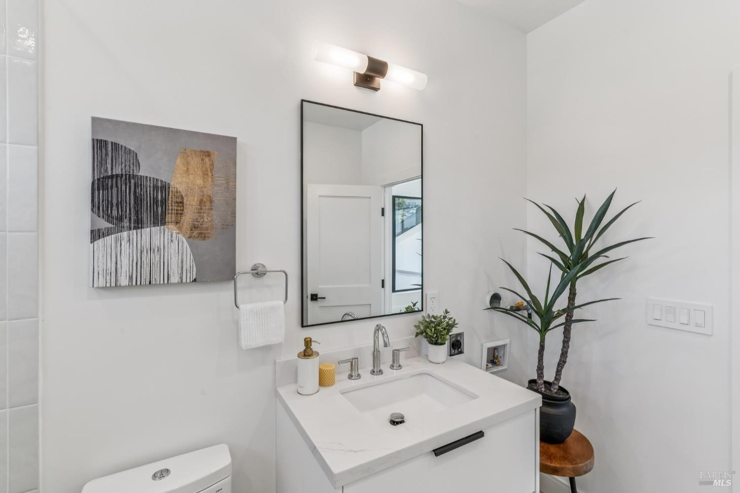 Detail Gallery Image 65 of 81 For 39 Strawberry Cir, Mill Valley,  CA 94941 - 4 Beds | 4 Baths