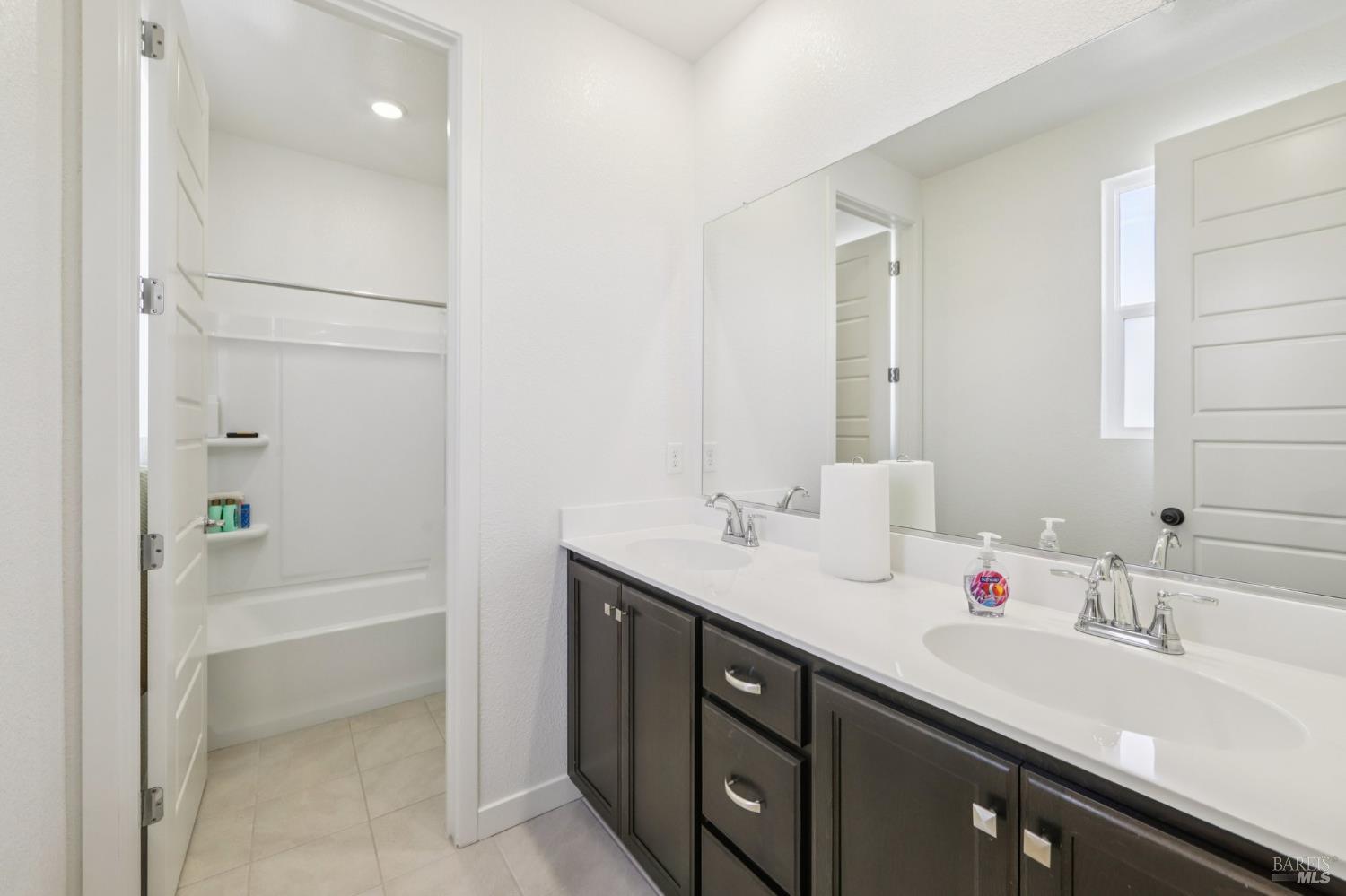 Detail Gallery Image 32 of 54 For 2464 Lake Club Dr, Fairfield,  CA 94533 - 4 Beds | 3/1 Baths