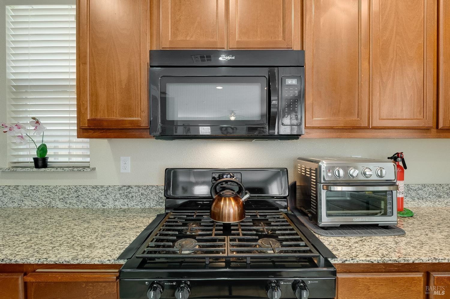 Detail Gallery Image 17 of 64 For 2300 Verona Dr, Pittsburg,  CA 94565 - 4 Beds | 2/1 Baths