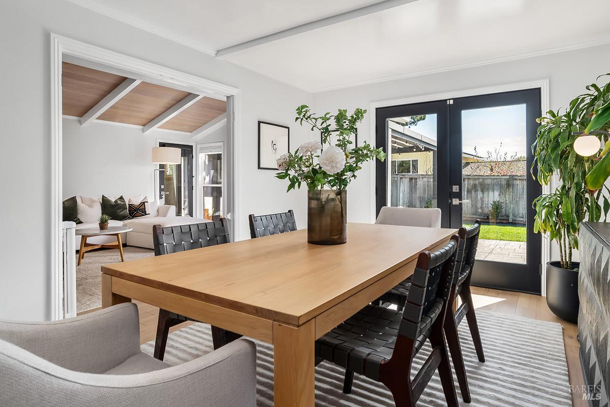 Detail Gallery Image 5 of 25 For 232 San Carlos Way, Novato,  CA 94945 - 4 Beds | 2 Baths