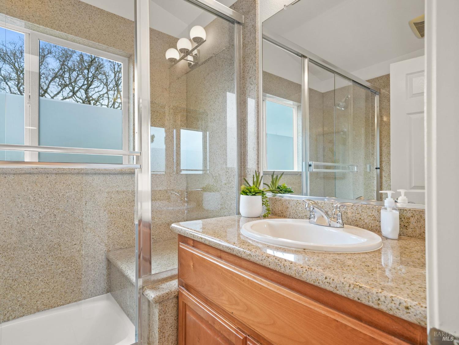 Detail Gallery Image 33 of 46 For 15 Cherry Hill Ln, Novato,  CA 94945 - 3 Beds | 2/1 Baths