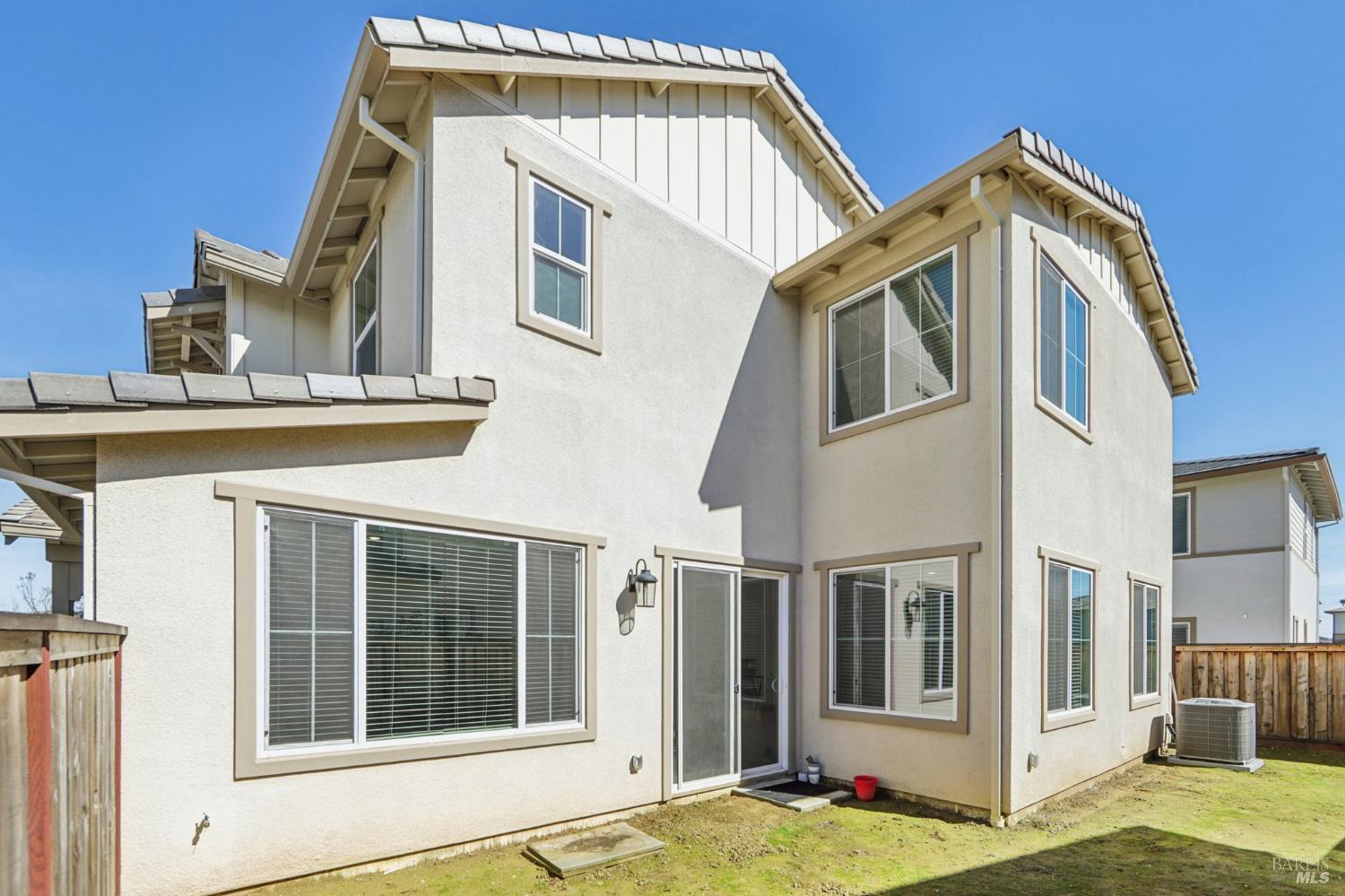 Detail Gallery Image 36 of 54 For 2464 Lake Club Dr, Fairfield,  CA 94533 - 4 Beds | 3/1 Baths