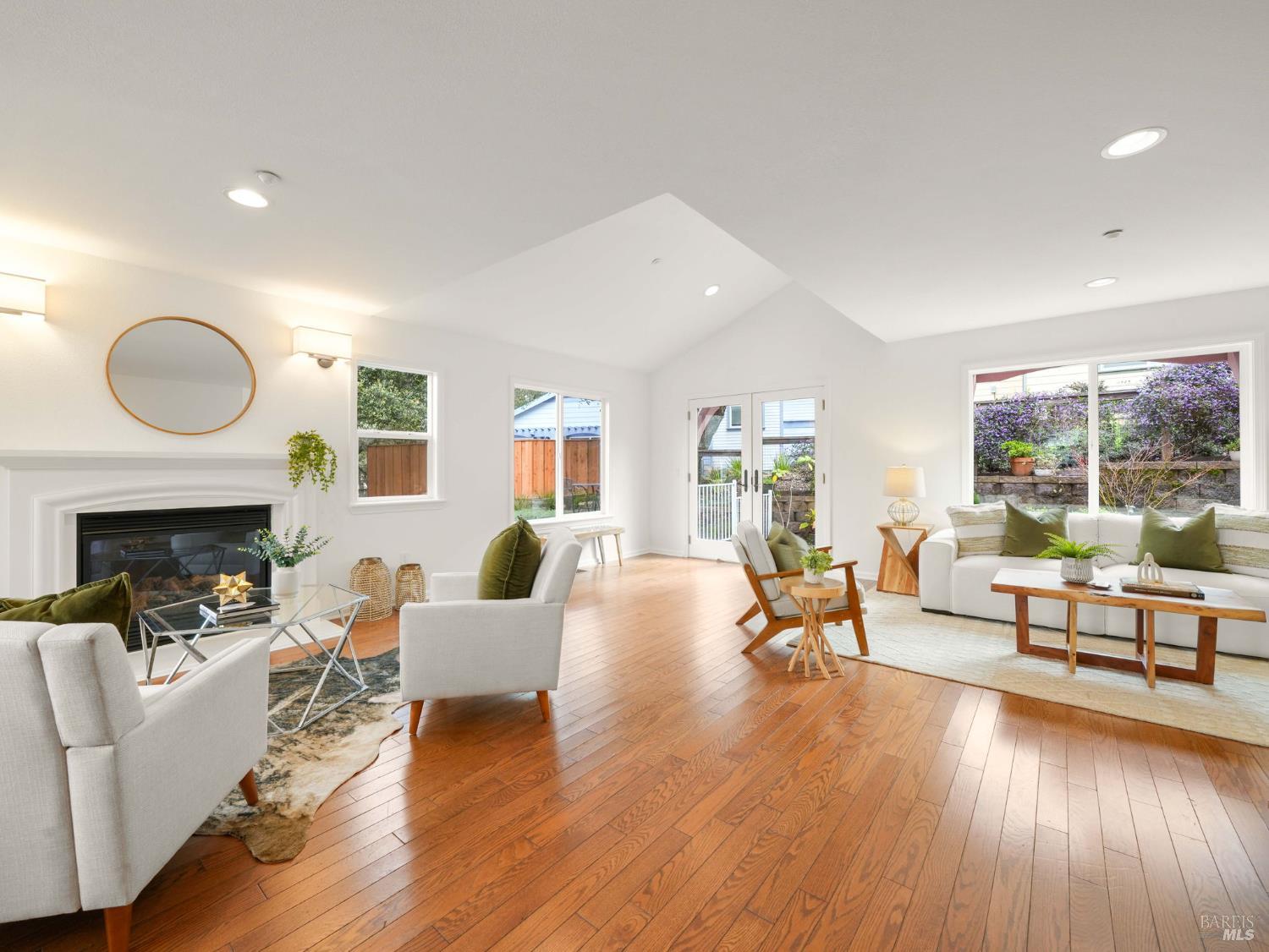 Detail Gallery Image 12 of 46 For 15 Cherry Hill Ln, Novato,  CA 94945 - 3 Beds | 2/1 Baths