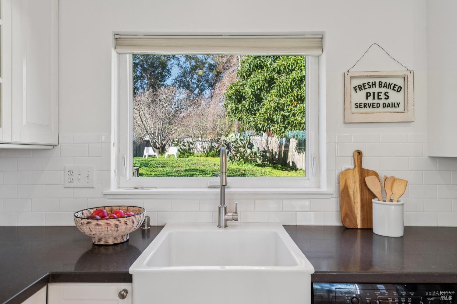 Detail Gallery Image 7 of 28 For 700 B St, Point Reyes Station,  CA 94956 - 3 Beds | 1/1 Baths