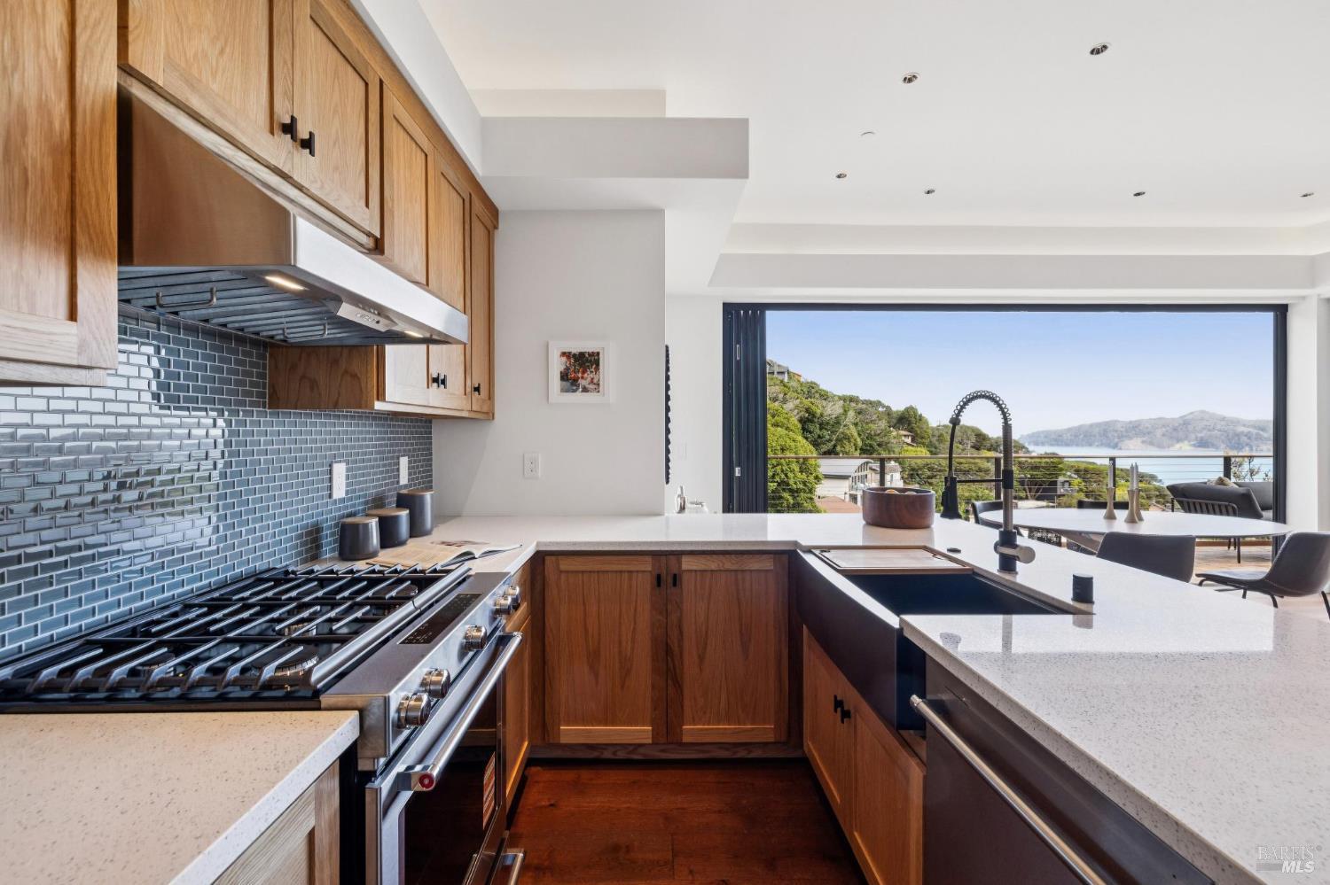 Detail Gallery Image 8 of 37 For 448 Sausalito Blvd, Sausalito,  CA 94965 - 2 Beds | 2 Baths