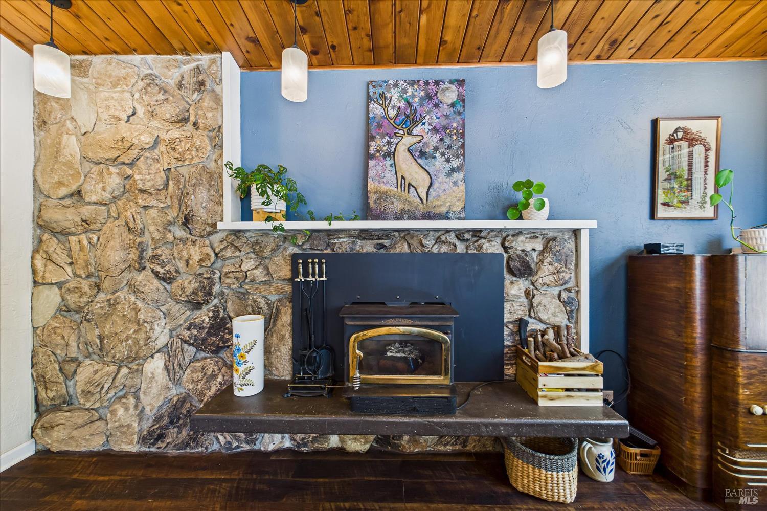 Detail Gallery Image 5 of 31 For 2305 Harris St, Eureka,  CA 95503 - 3 Beds | 2 Baths