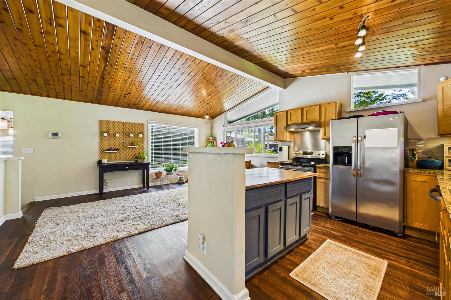 Detail Gallery Image 12 of 31 For 2305 Harris St, Eureka,  CA 95503 - 3 Beds | 2 Baths