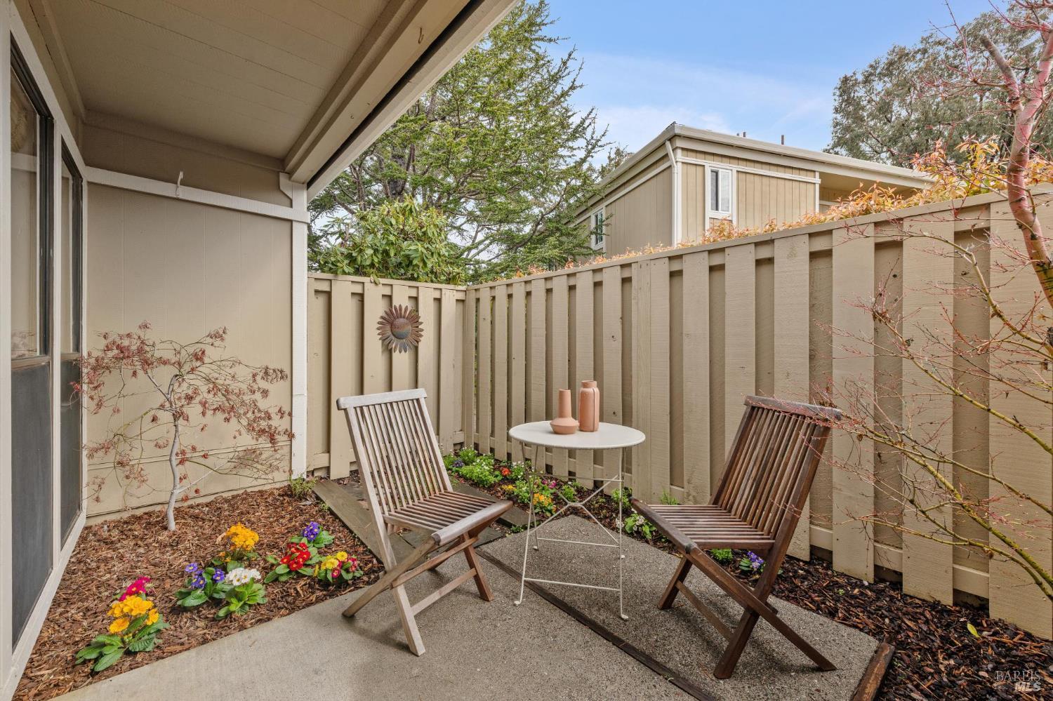 Detail Gallery Image 22 of 36 For 3 Fielding Cir, Mill Valley,  CA 94941 - 2 Beds | 2 Baths