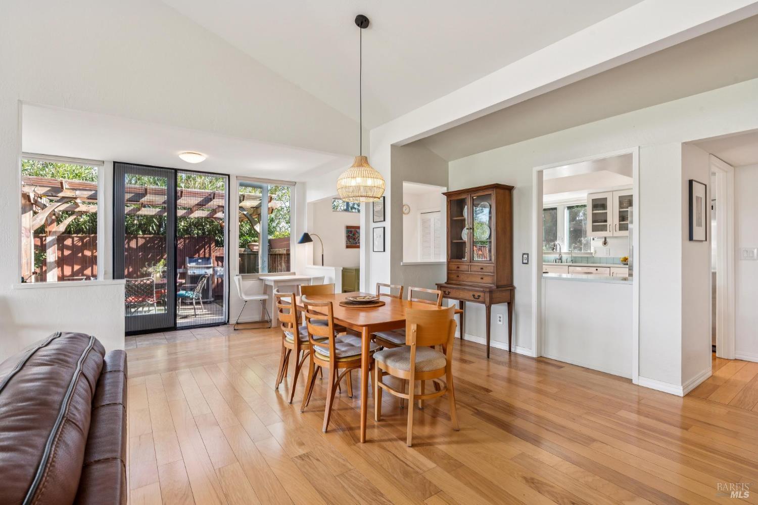 Detail Gallery Image 14 of 66 For 30 Creek Ln, Sonoma,  CA 95476 - 2 Beds | 2 Baths