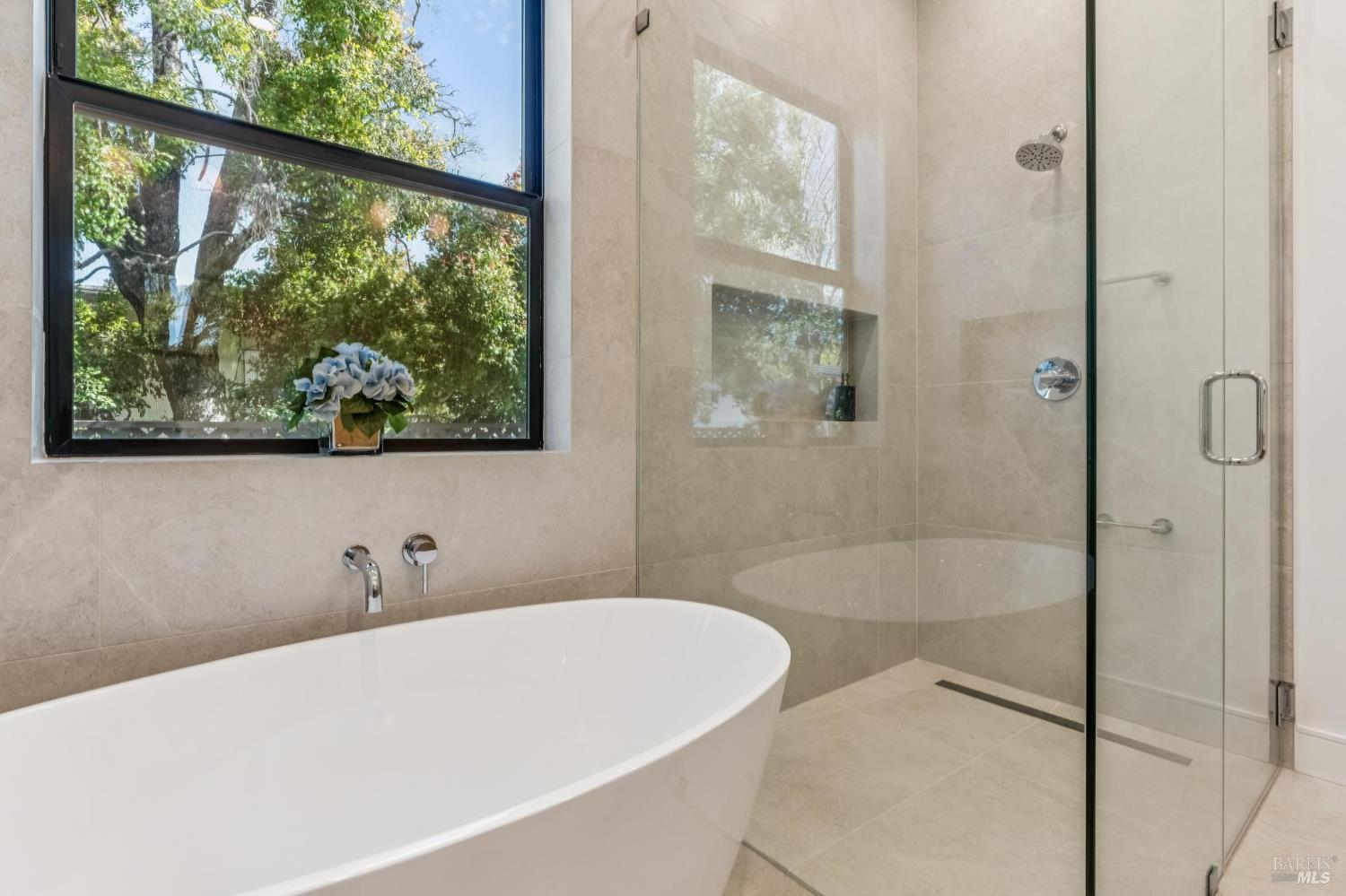 Detail Gallery Image 37 of 81 For 39 Strawberry Cir, Mill Valley,  CA 94941 - 4 Beds | 4 Baths