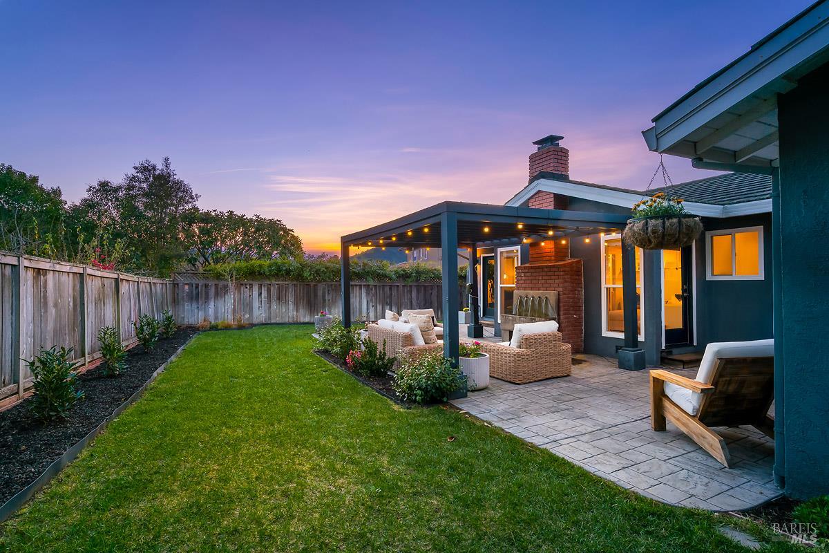 Detail Gallery Image 18 of 25 For 232 San Carlos Way, Novato,  CA 94945 - 4 Beds | 2 Baths