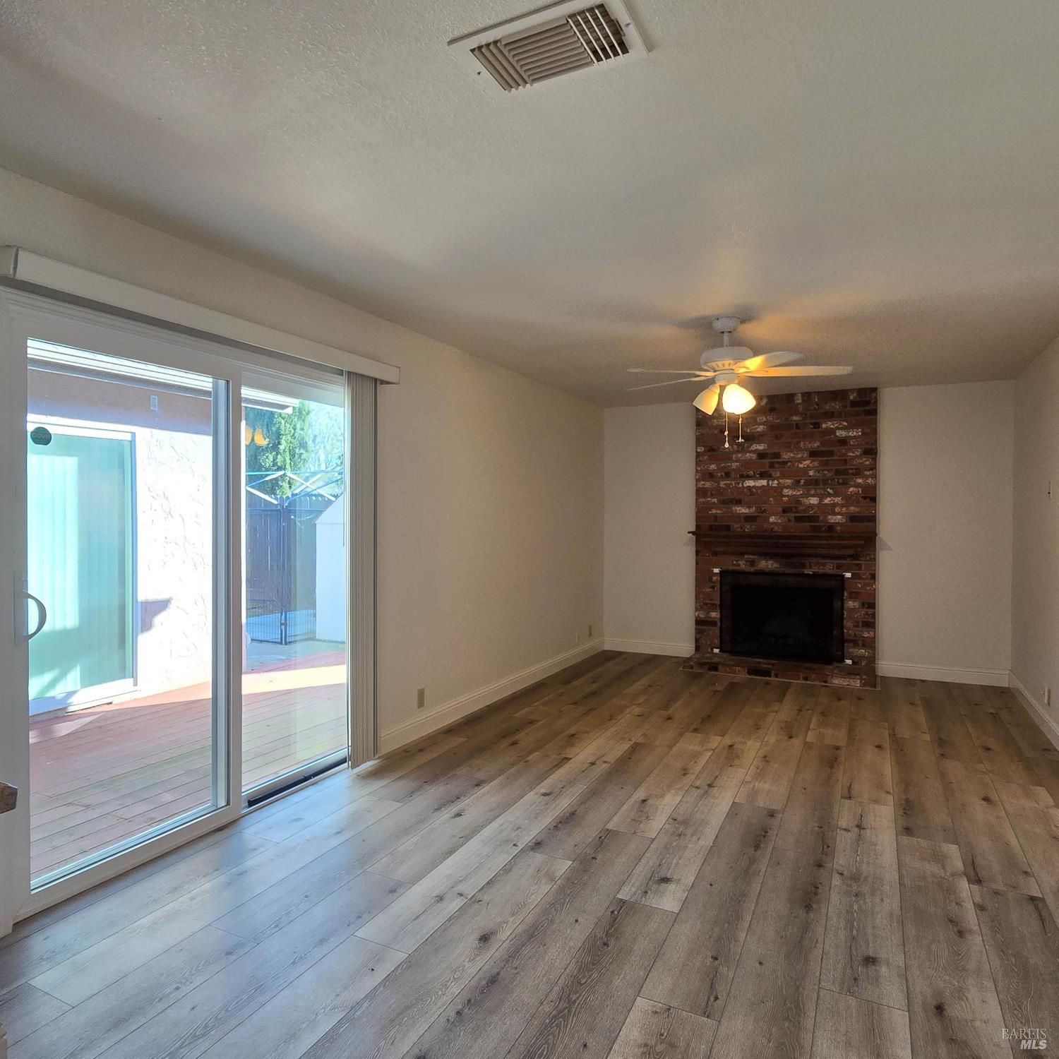 Detail Gallery Image 5 of 13 For 1506 Casa Loma Way, Suisun City,  CA 94585 - 4 Beds | 2 Baths