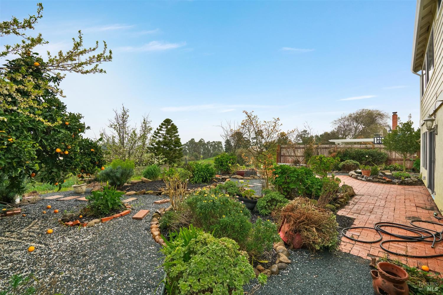 Detail Gallery Image 32 of 41 For 97 Carlisle Way, Benicia,  CA 94510 - 4 Beds | 3 Baths