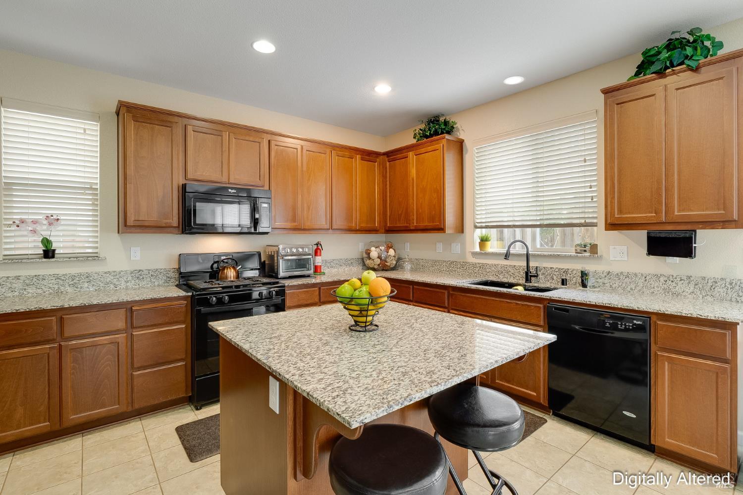 Detail Gallery Image 15 of 64 For 2300 Verona Dr, Pittsburg,  CA 94565 - 4 Beds | 2/1 Baths