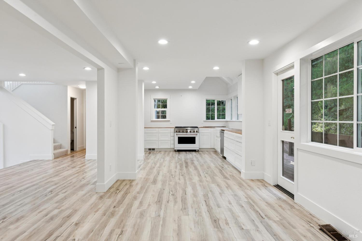 Detail Gallery Image 13 of 52 For 31 via Los Altos Unkn, Tiburon,  CA 94920 - 4 Beds | 3/1 Baths