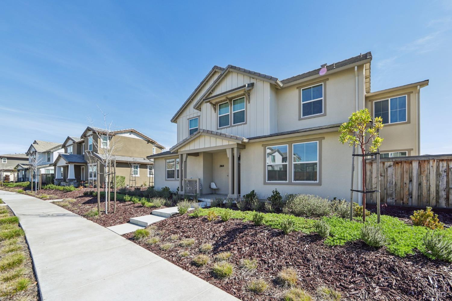 Detail Gallery Image 2 of 54 For 2464 Lake Club Dr, Fairfield,  CA 94533 - 4 Beds | 3/1 Baths