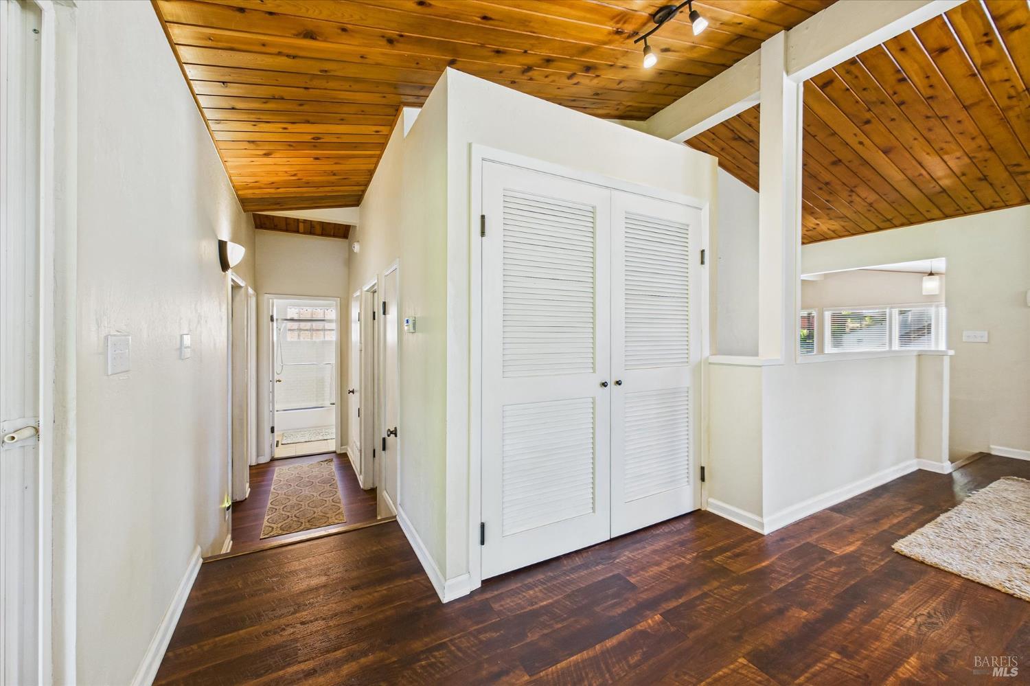 Detail Gallery Image 16 of 31 For 2305 Harris St, Eureka,  CA 95503 - 3 Beds | 2 Baths