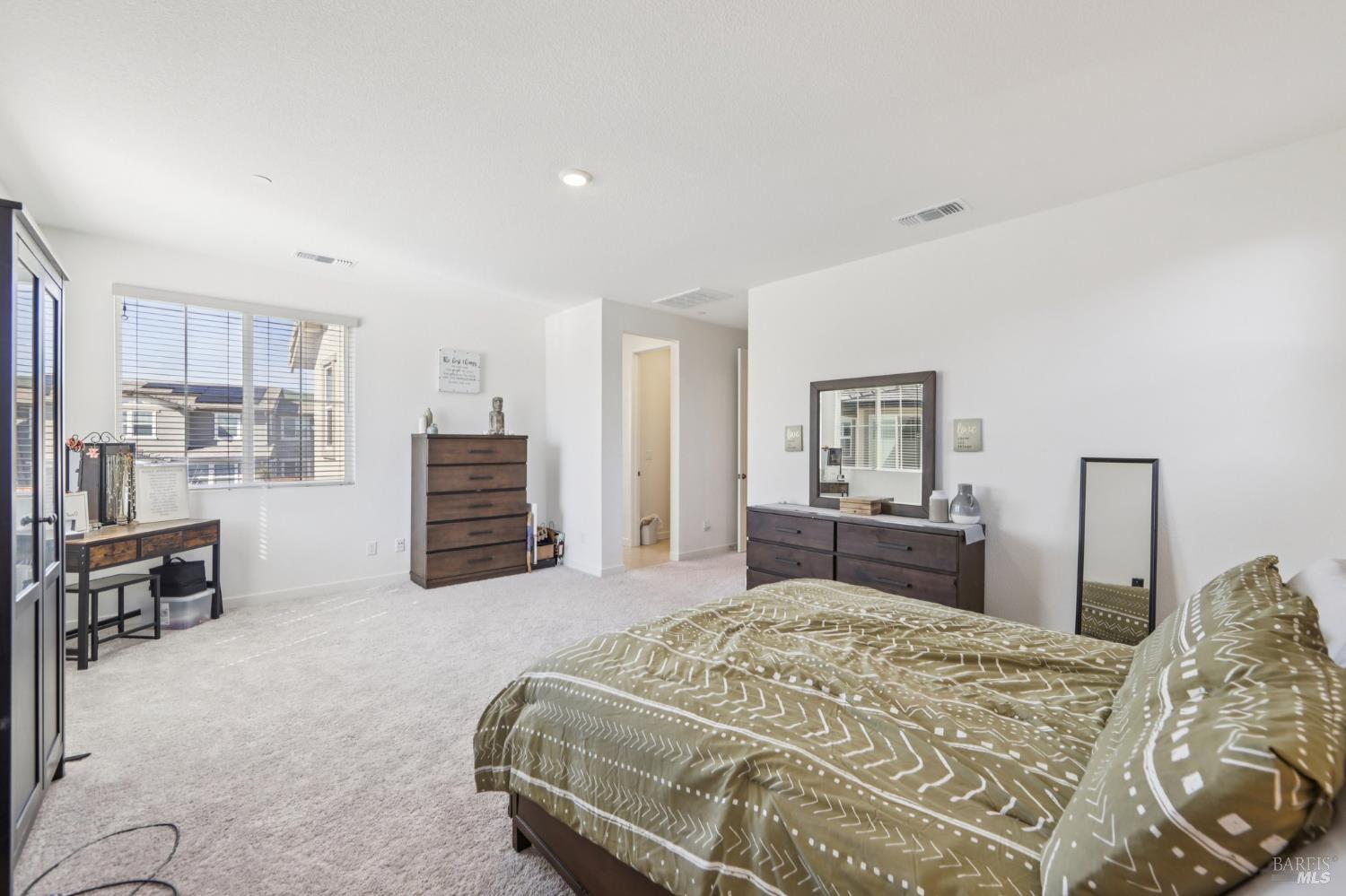 Detail Gallery Image 21 of 54 For 2464 Lake Club Dr, Fairfield,  CA 94533 - 4 Beds | 3/1 Baths