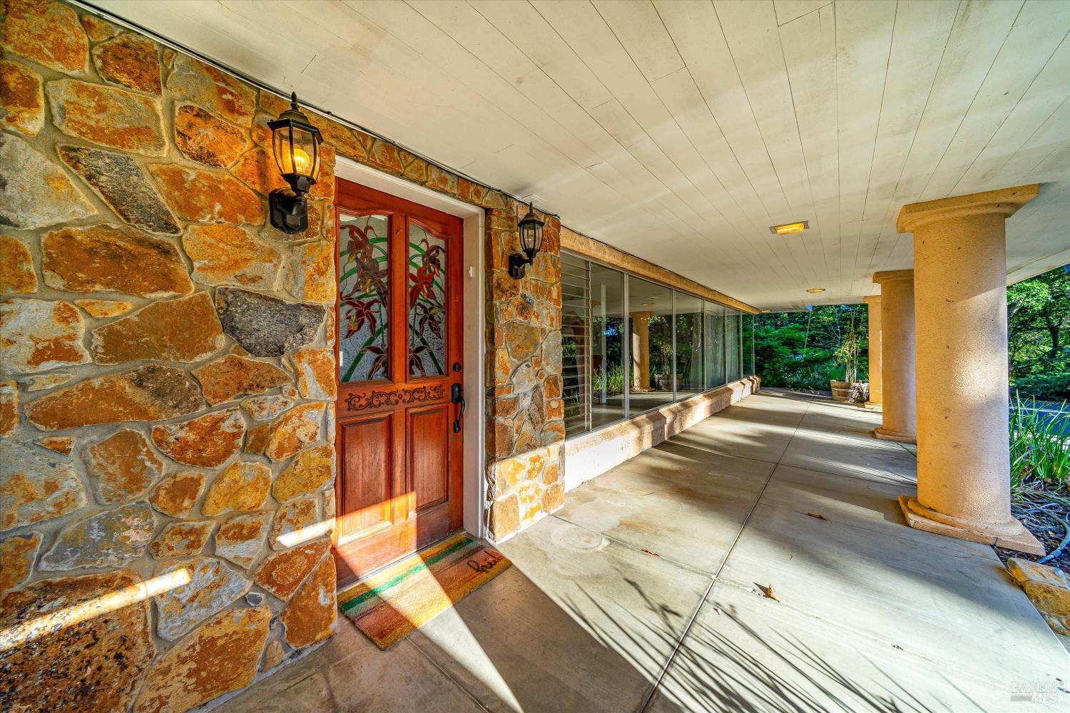 Detail Gallery Image 2 of 6 For 29 Forest Dr, Napa,  CA 94558 - 5 Beds | 4/2 Baths