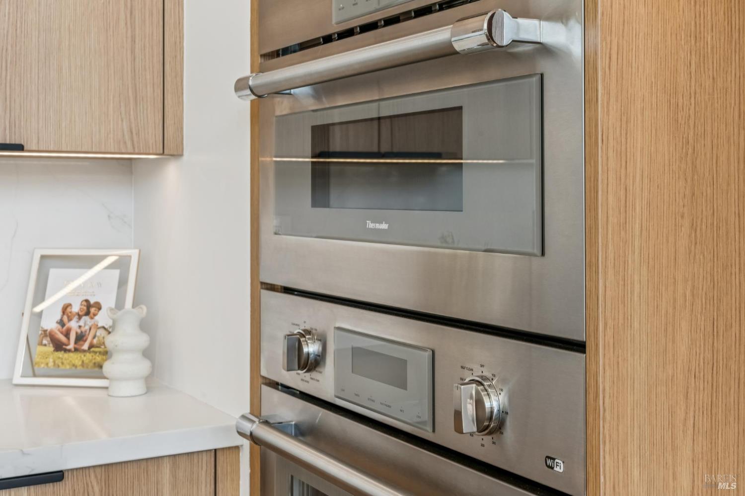 Detail Gallery Image 16 of 81 For 39 Strawberry Cir, Mill Valley,  CA 94941 - 4 Beds | 4 Baths