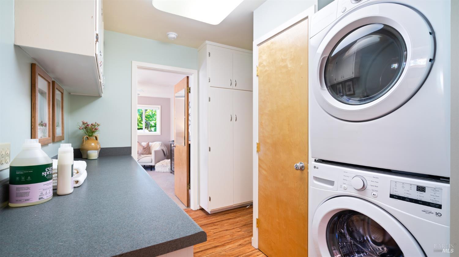 Detail Gallery Image 19 of 51 For 118 Marinda Dr, Fairfax,  CA 94930 - 3 Beds | 2 Baths