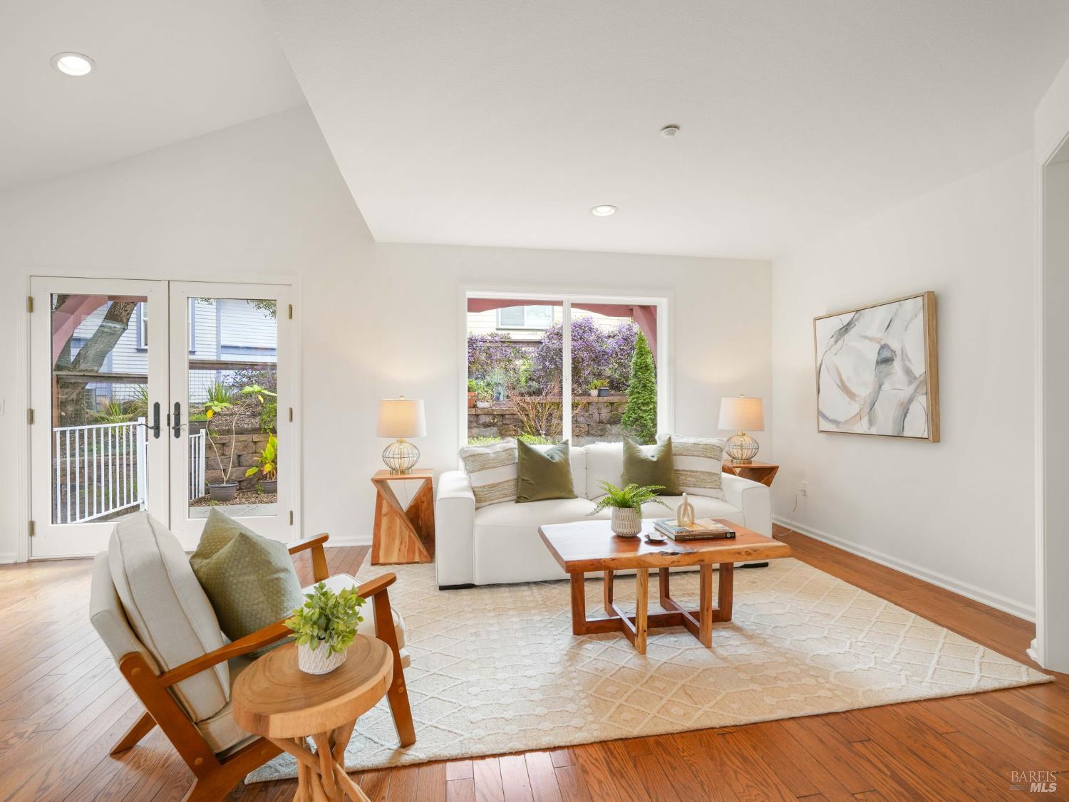 Detail Gallery Image 5 of 46 For 15 Cherry Hill Ln, Novato,  CA 94945 - 3 Beds | 2/1 Baths