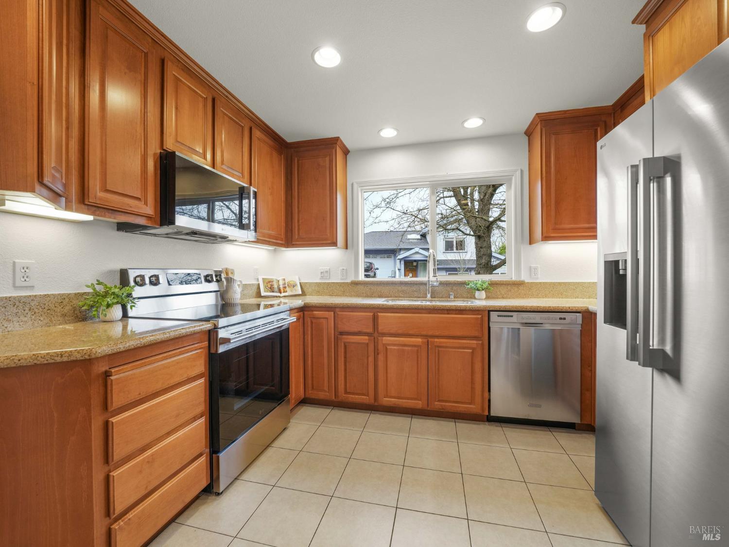 Detail Gallery Image 19 of 46 For 15 Cherry Hill Ln, Novato,  CA 94945 - 3 Beds | 2/1 Baths