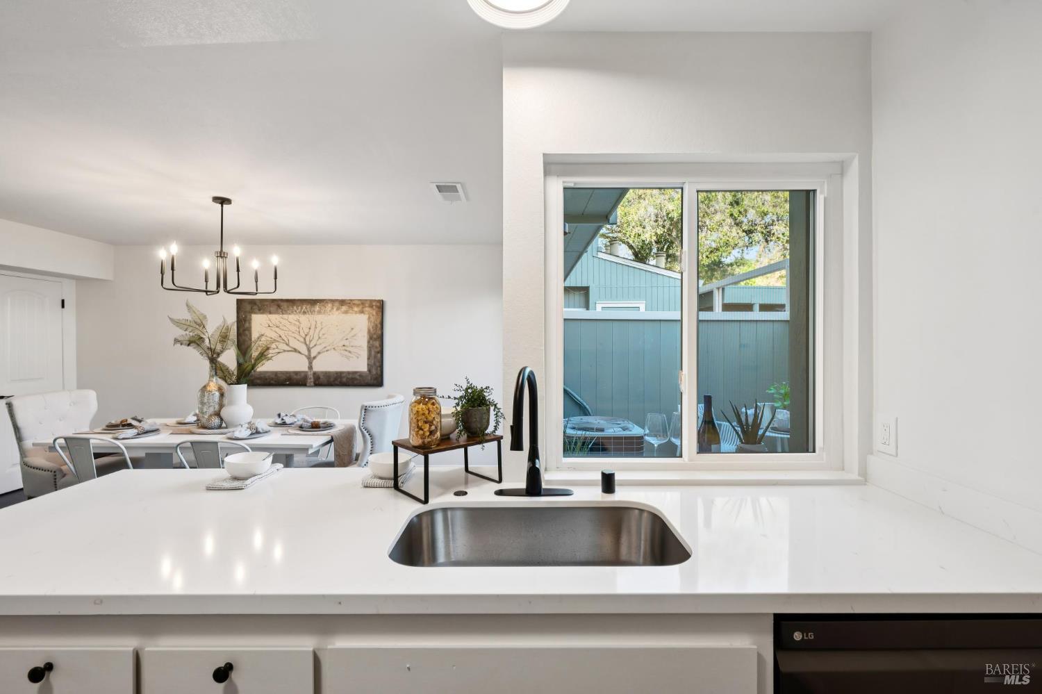 Detail Gallery Image 11 of 38 For 118 Oliva Ct #C,  Novato,  CA 94947 - 2 Beds | 1/1 Baths