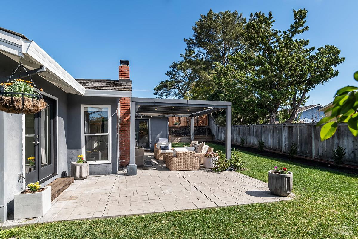 Detail Gallery Image 22 of 25 For 232 San Carlos Way, Novato,  CA 94945 - 4 Beds | 2 Baths