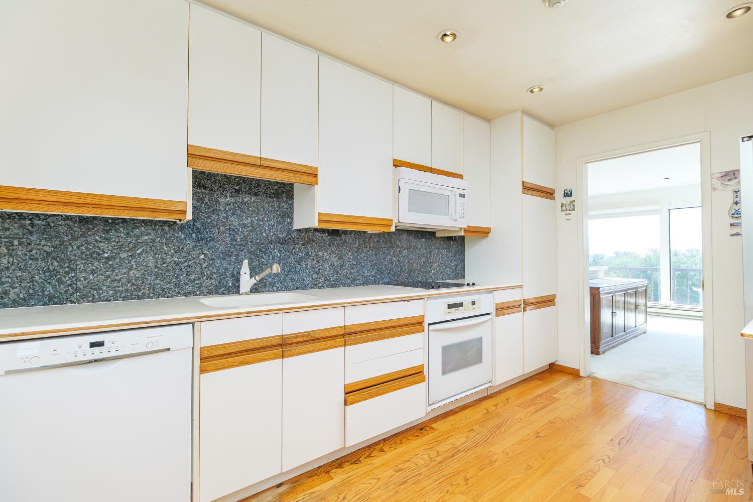 Detail Gallery Image 18 of 30 For 80 Lyford Dr #1,  Tiburon,  CA 94920 - 2 Beds | 2 Baths