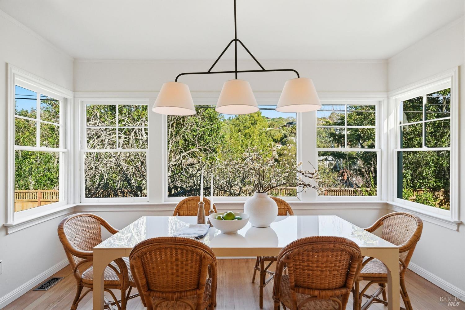 Detail Gallery Image 9 of 42 For 26 Hawthorne Ave, San Anselmo,  CA 94960 - 2 Beds | 2 Baths