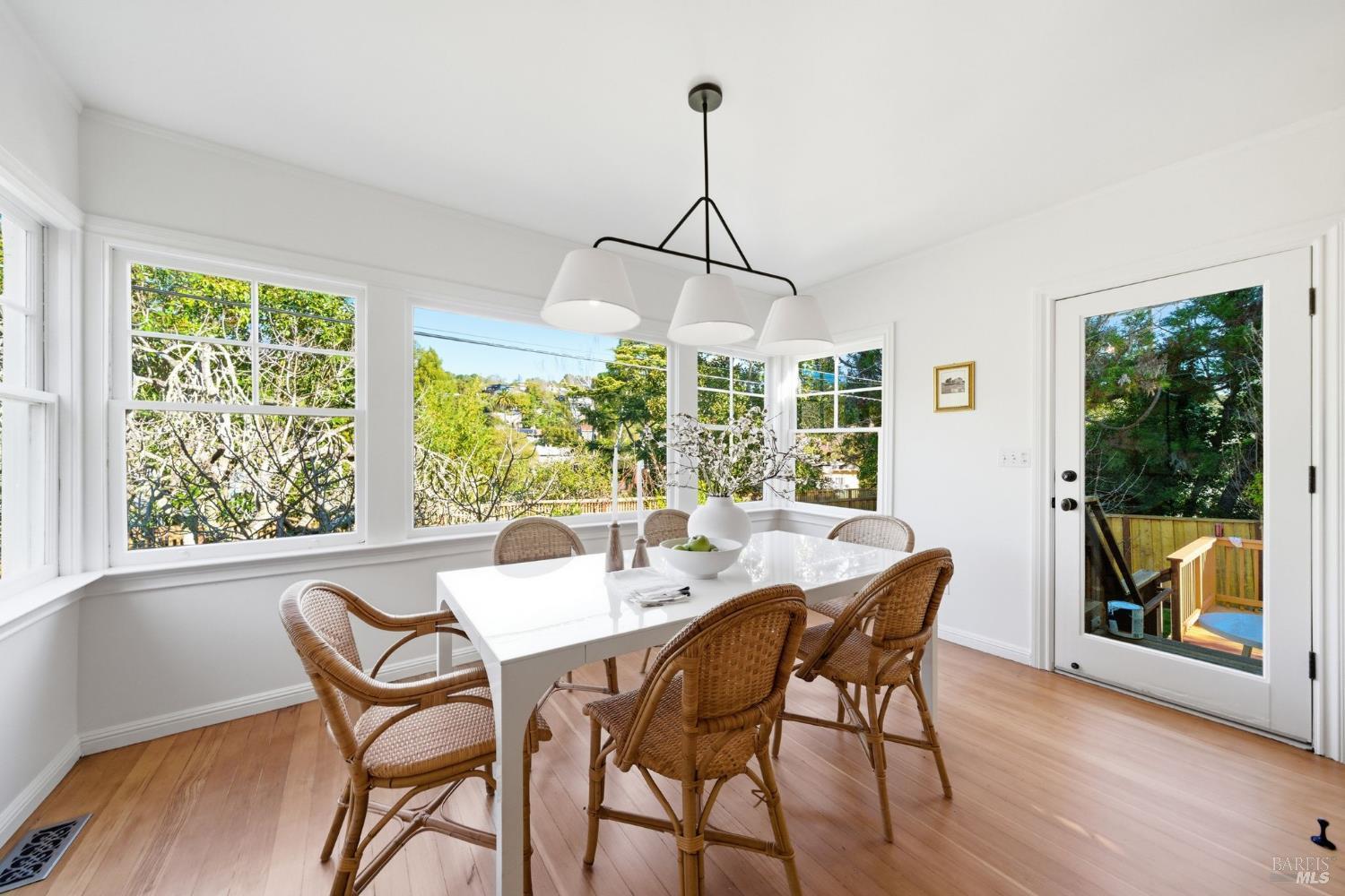 Detail Gallery Image 10 of 42 For 26 Hawthorne Ave, San Anselmo,  CA 94960 - 2 Beds | 2 Baths