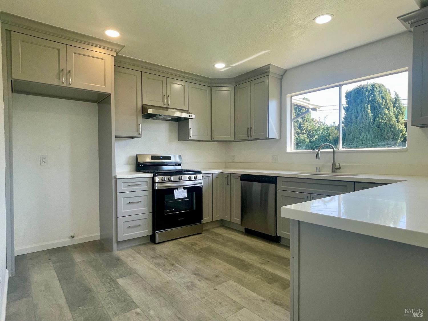 Detail Gallery Image 8 of 31 For 464 Evelyn Cir, Vallejo,  CA 94589 - 4 Beds | 2 Baths