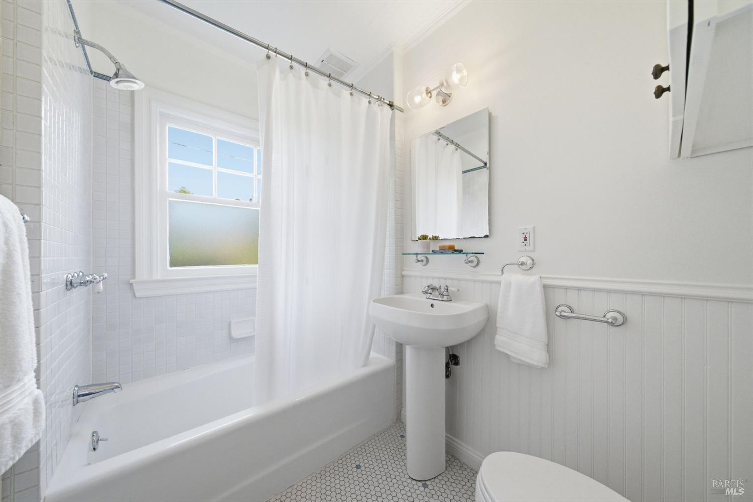 Detail Gallery Image 23 of 42 For 26 Hawthorne Ave, San Anselmo,  CA 94960 - 2 Beds | 2 Baths