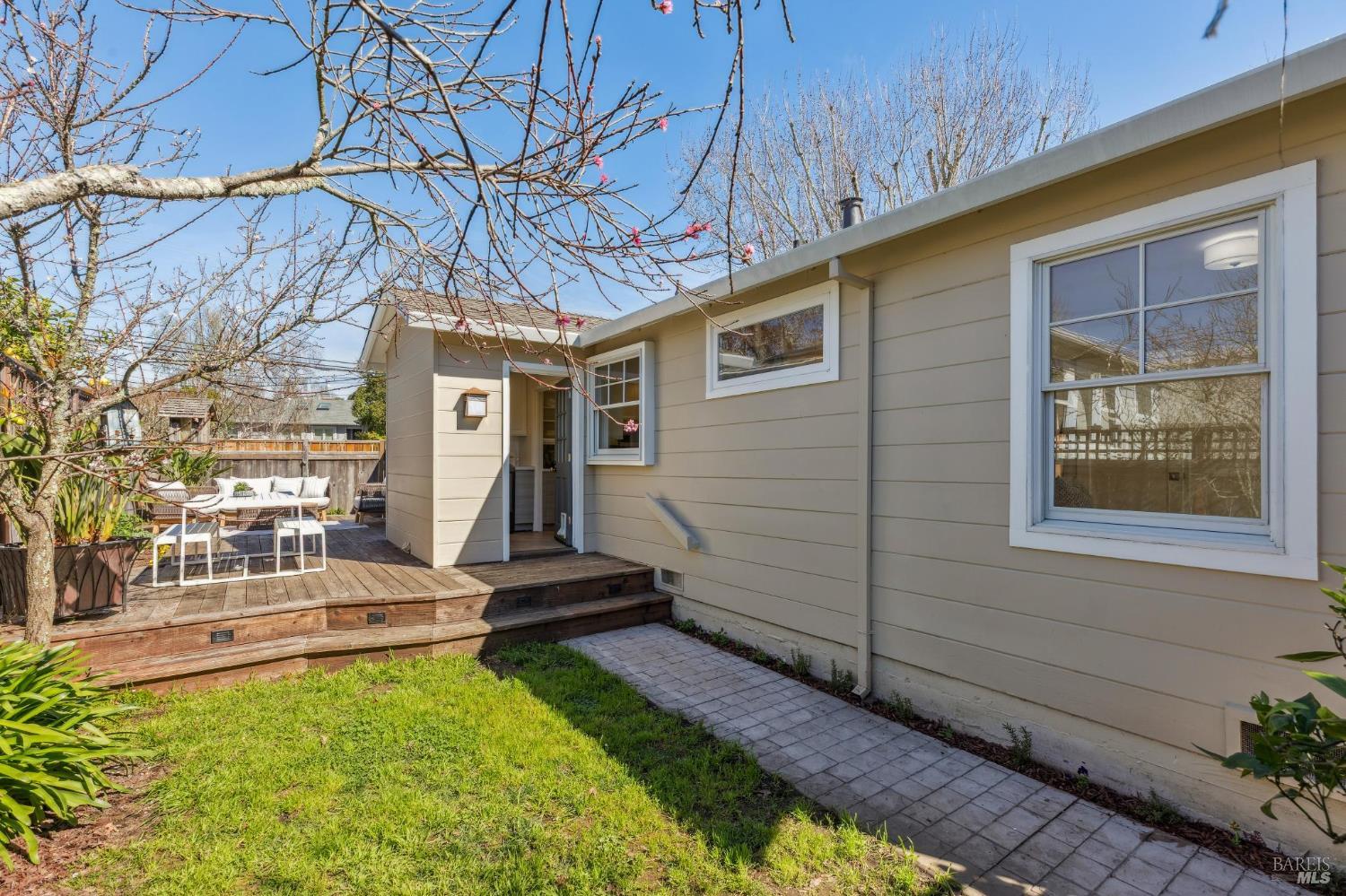 Detail Gallery Image 33 of 59 For 290 Sycamore Ave, Mill Valley,  CA 94941 - 4 Beds | 2 Baths