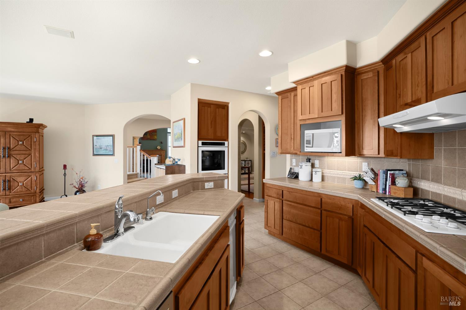 Detail Gallery Image 14 of 61 For 5870 Sailing Hawk Ave, Santa Rosa,  CA 95409 - 4 Beds | 4/1 Baths